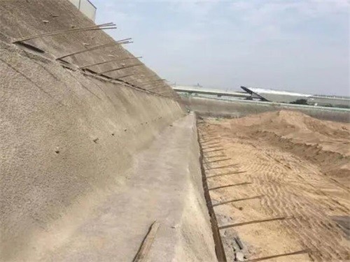 华容河道边坡加固